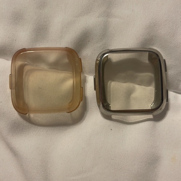 Fitbit Versa Bundle - Picture 6 of 6